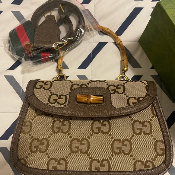 Handbags - Super cute brown bag with Bambu holder 💋